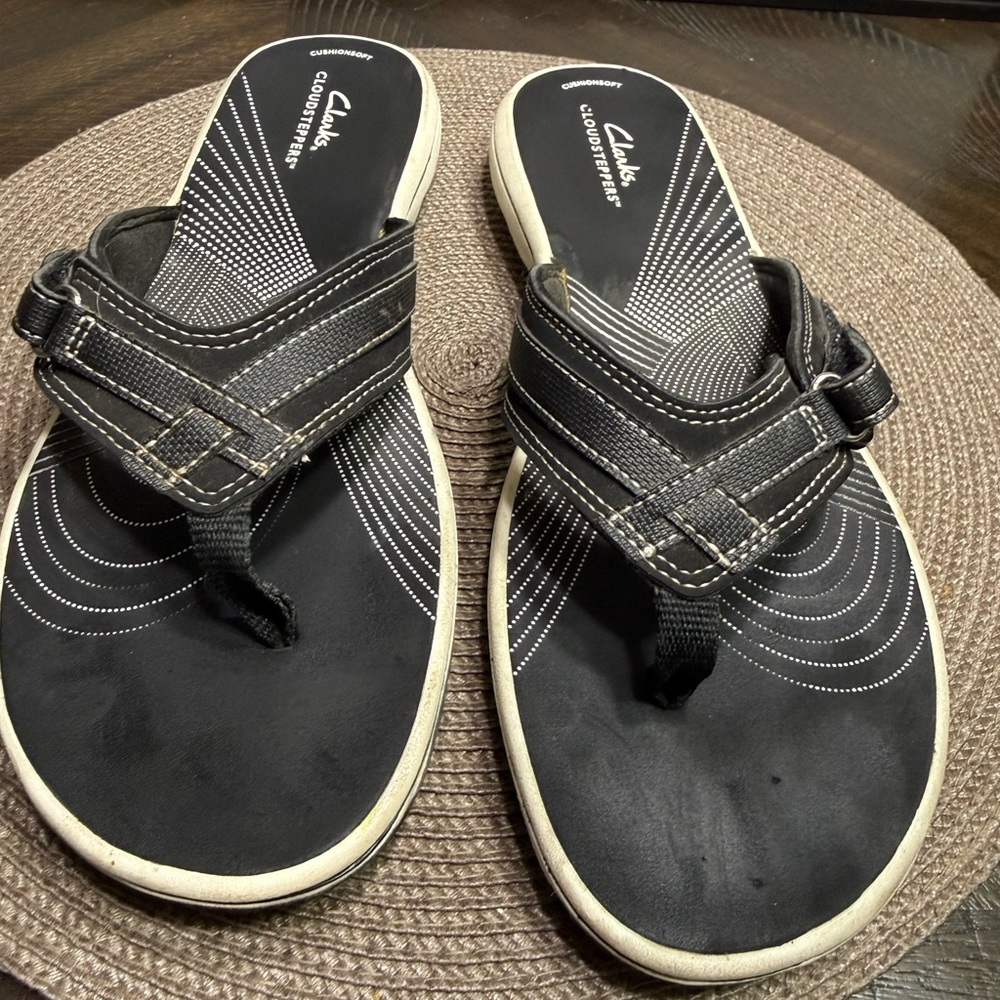 Clarks Black and White Women's SZ-11 Thong Sandals Box-16